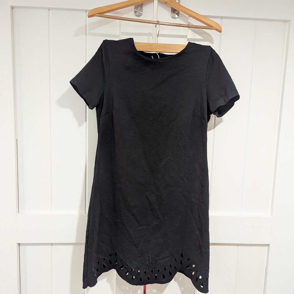Banana Republic Black Short Sleeve Dress with Eyelet Hem EUC